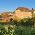 Schlösschen Am Rhinufer 3*