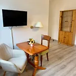 Schlösschen Am Rhinufer Gasthof Alt Ruppin