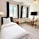 Schlösschen Am Rhinufer Gasthof Alt Ruppin