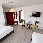 Gasthof Schlösschen Am Rhinufer