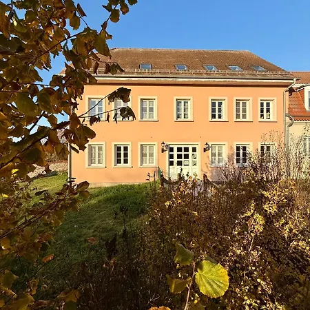 Schloesschen Am Rhinufer