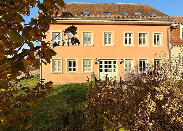 Schloesschen Am Rhinufer