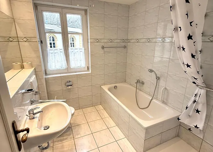 Schloesschen Am Rhinufer 3*